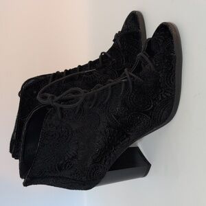 REPORT Willamette Black Velvet Paisley Lace Up Peep Toe Shoe